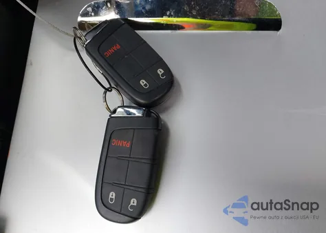 2024 Jeep Compass Latitude 4X4 z USA, uszkodzony, nr VIN 3C4NJDBN4RT118166